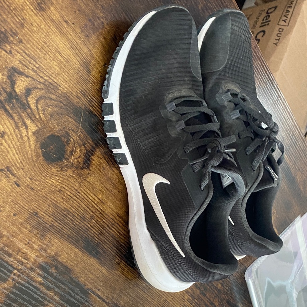 Nike Men's Black and White Athletic Shoes
